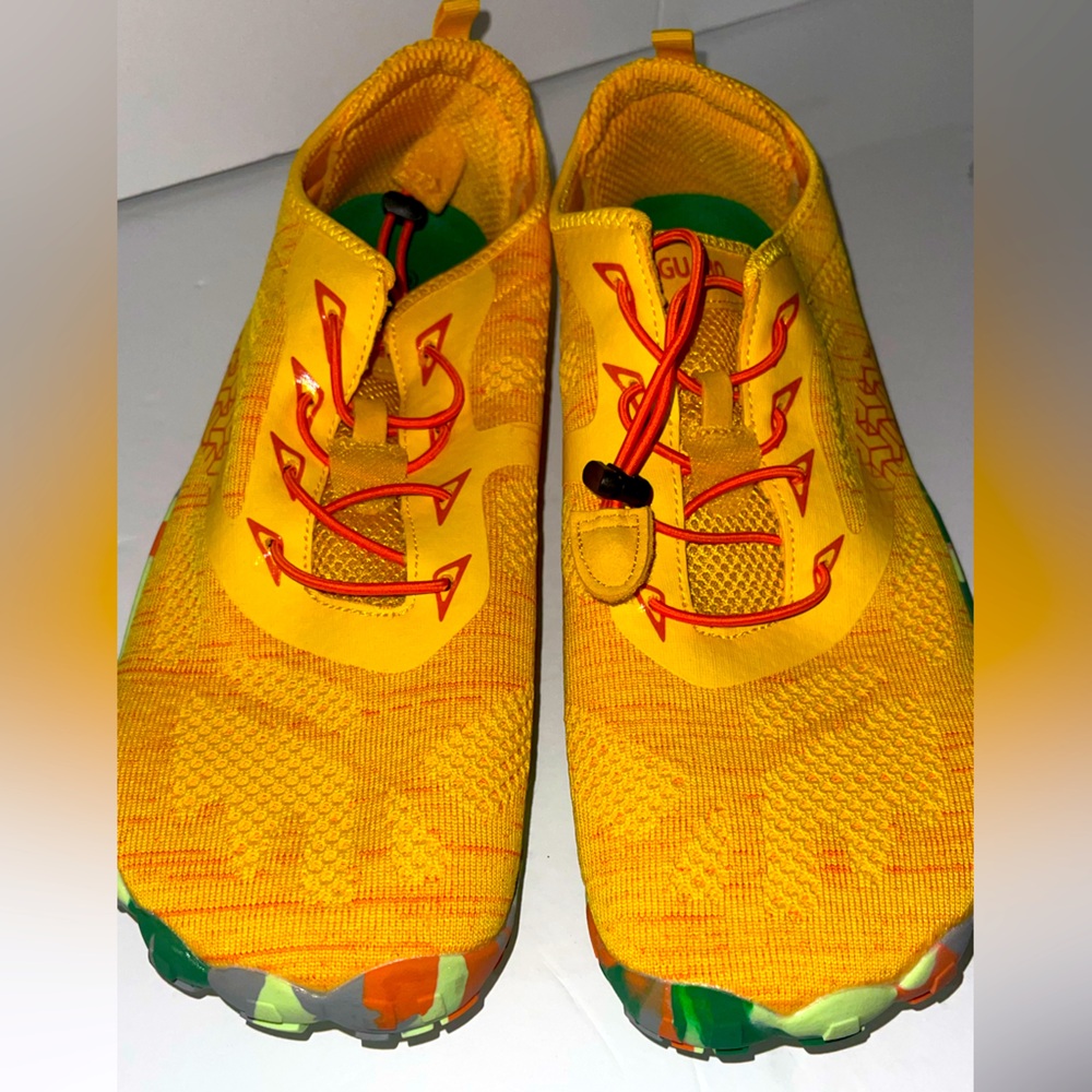 Vibrant Saguaro foot shoes size 13.5 men new